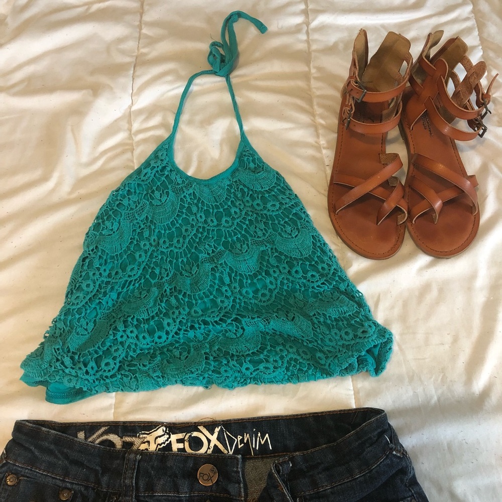 Full Tilt halter crop